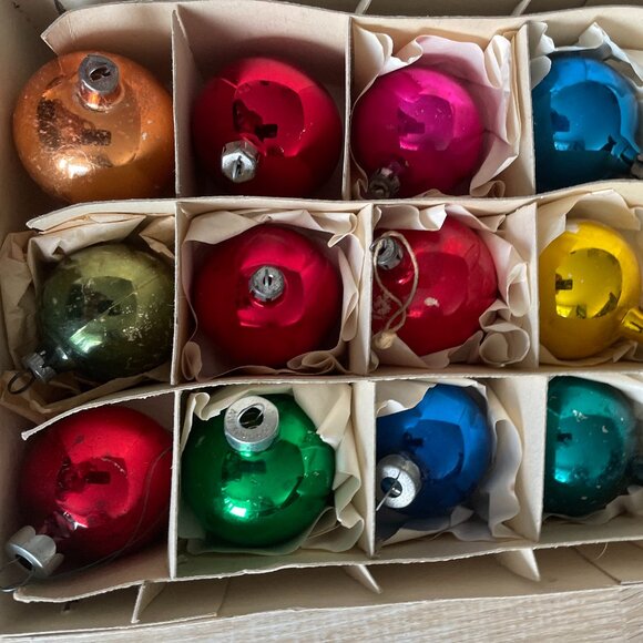 Vintage Glass Tree Ornaments in Box(12) - Picture 2 of 3